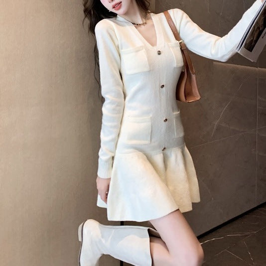 Autumn and Winter Classic Style Hot Girls VCollar Waist Slimming Single-Breasted Long Sleeve Knitted Dress Women