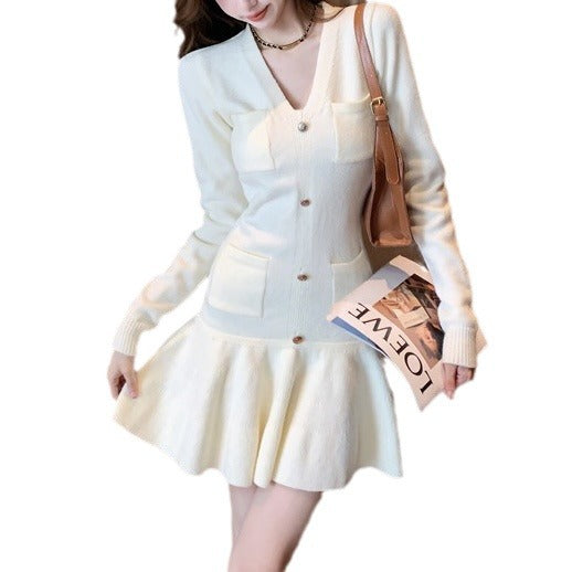 Autumn and Winter Classic Style Hot Girls VCollar Waist Slimming Single-Breasted Long Sleeve Knitted Dress Women