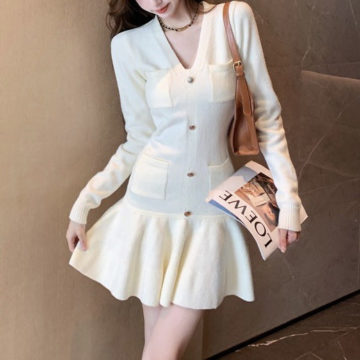 Autumn and Winter Classic Style Hot Girls VCollar Waist Slimming Single-Breasted Long Sleeve Knitted Dress Women